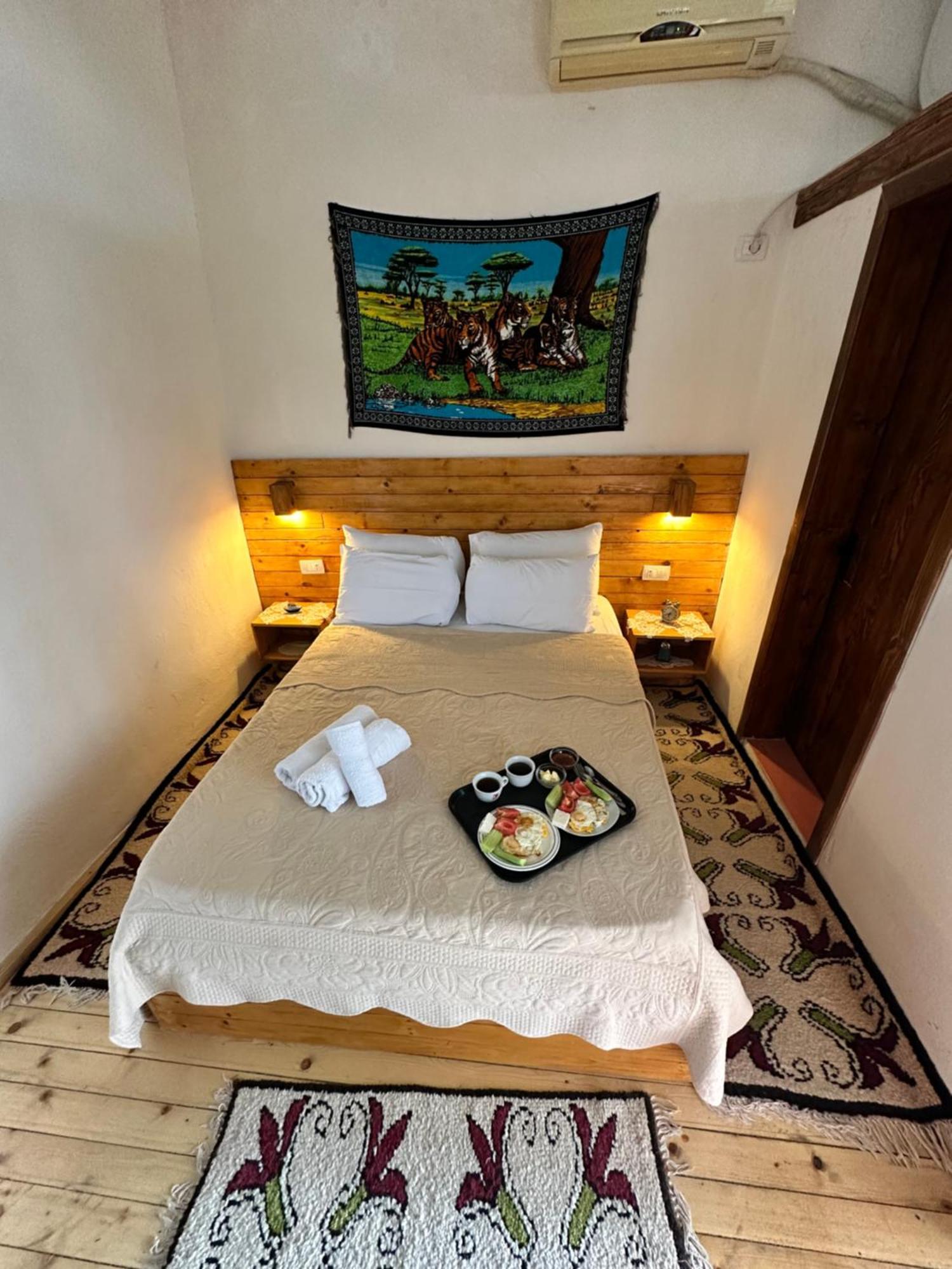 Guest House Salaria Gjirokastër Rom bilde
