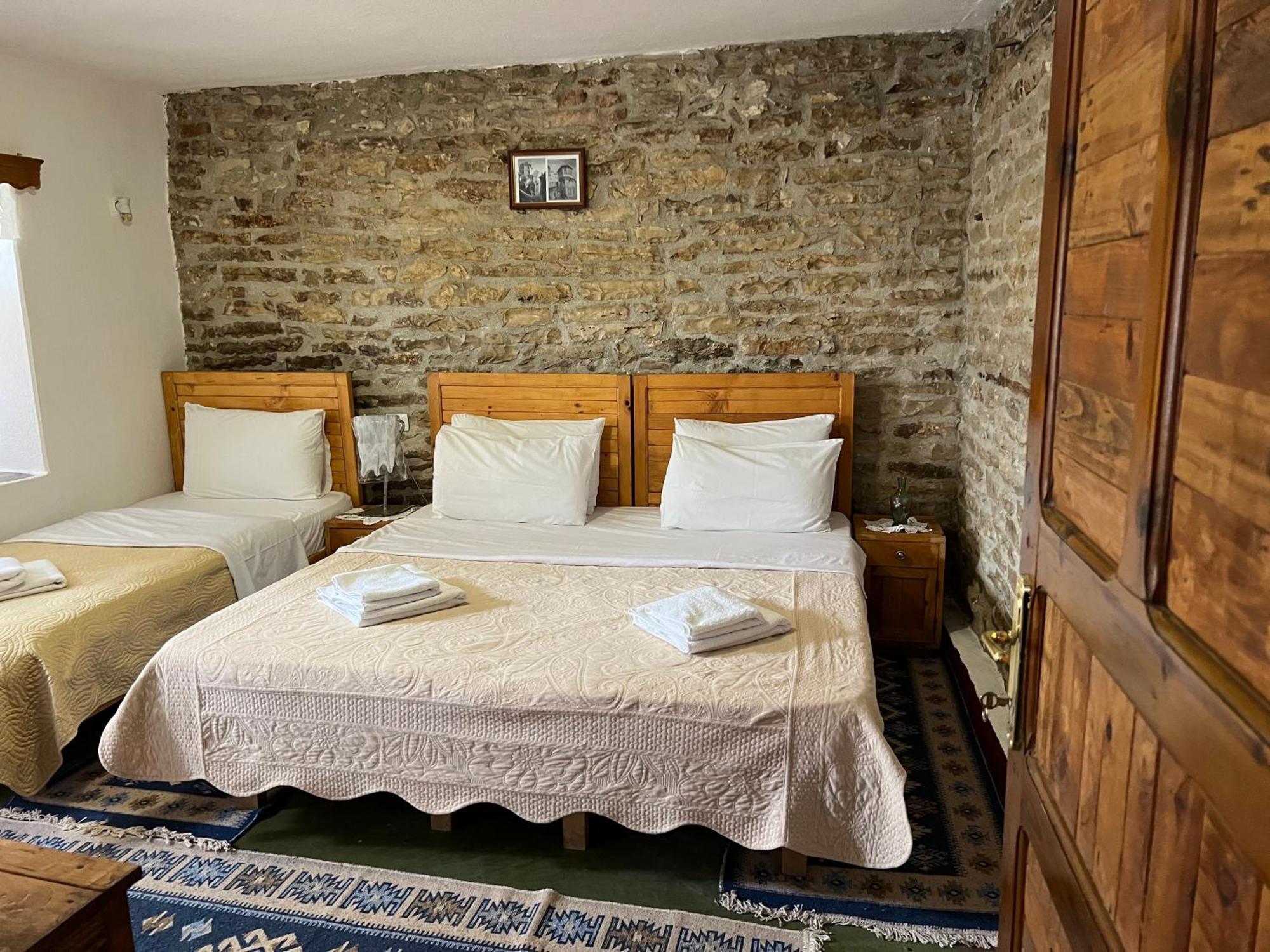 Guest House Salaria Gjirokastër Eksteriør bilde