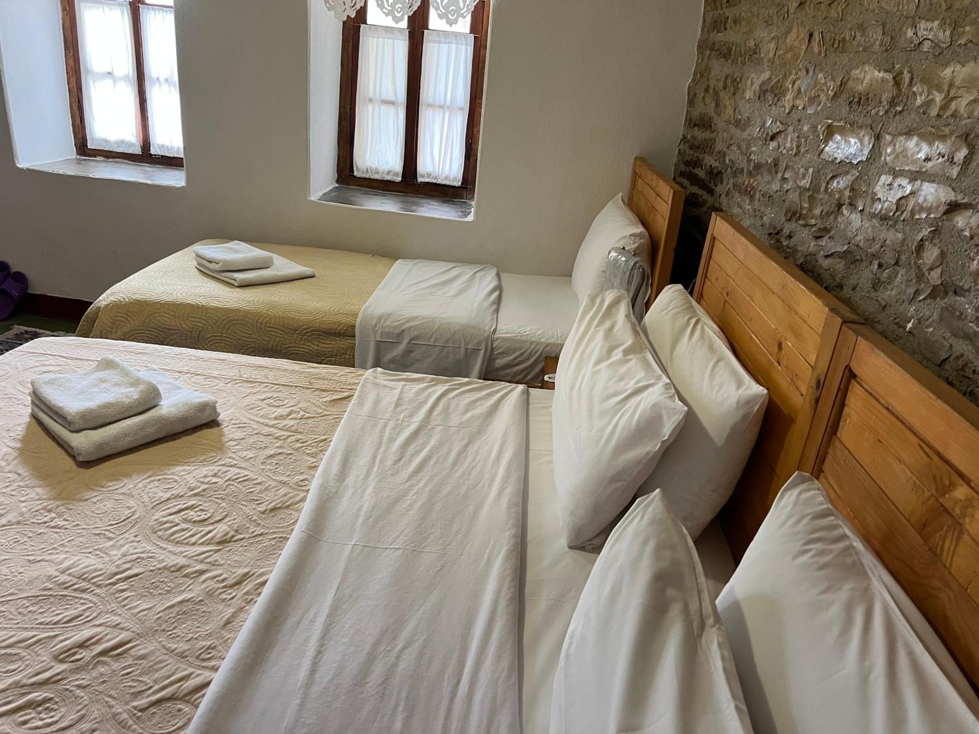 Guest House Salaria Gjirokastër Eksteriør bilde