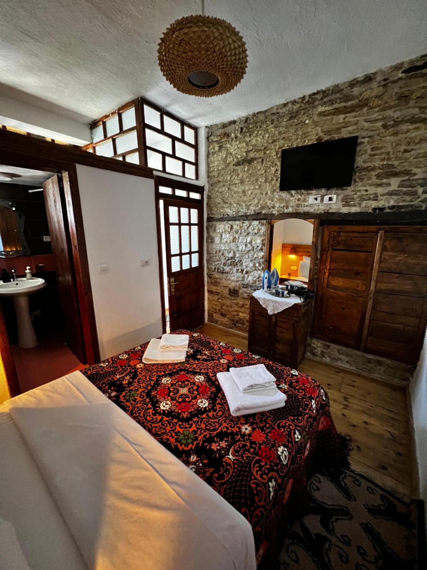 Guest House Salaria Gjirokastër Eksteriør bilde