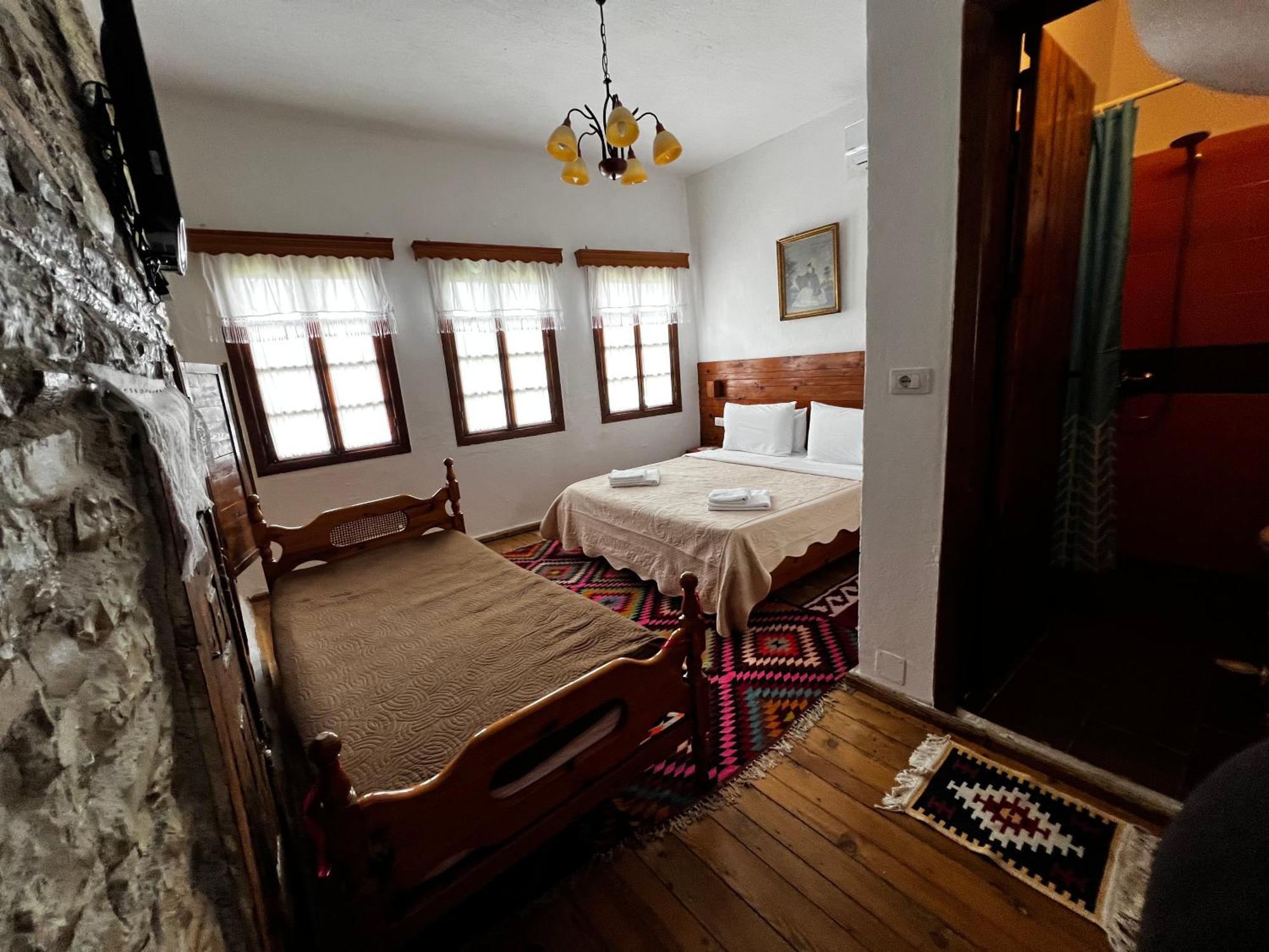 Guest House Salaria Gjirokastër Eksteriør bilde