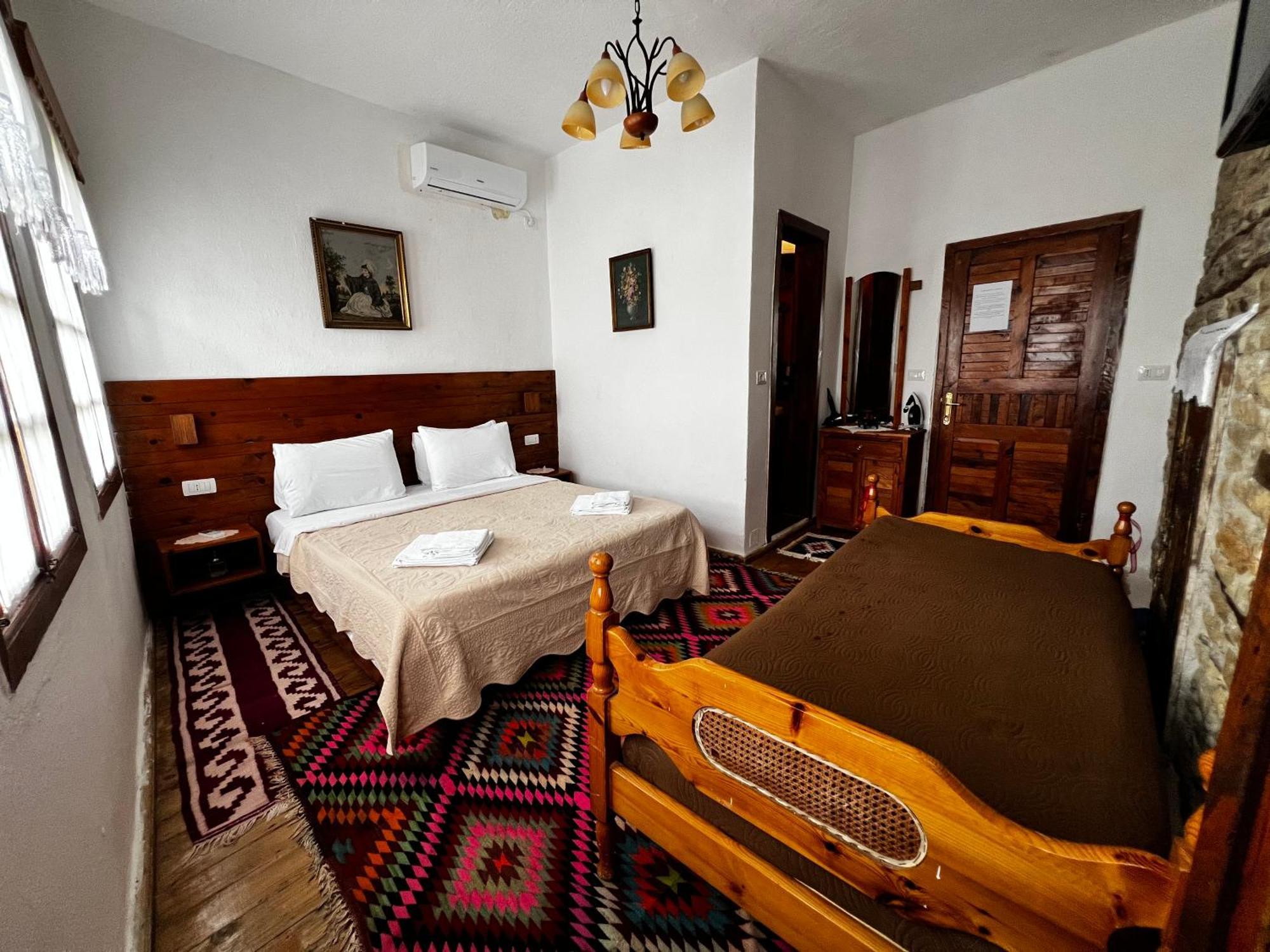 Guest House Salaria Gjirokastër Eksteriør bilde