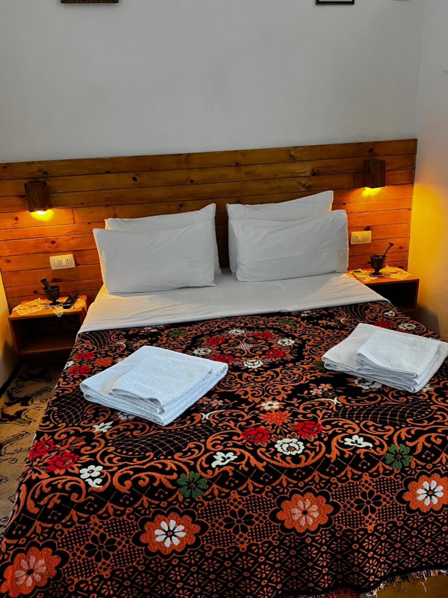 Guest House Salaria Gjirokastër Eksteriør bilde