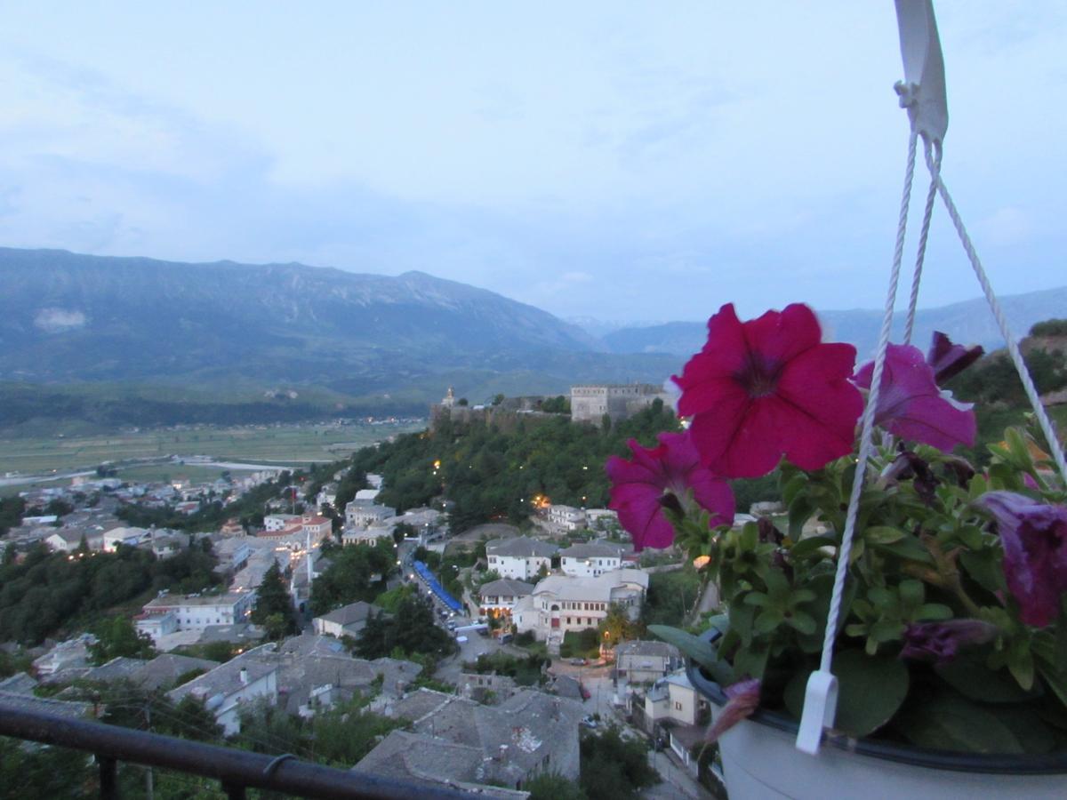 Guest House Salaria Gjirokastër Eksteriør bilde